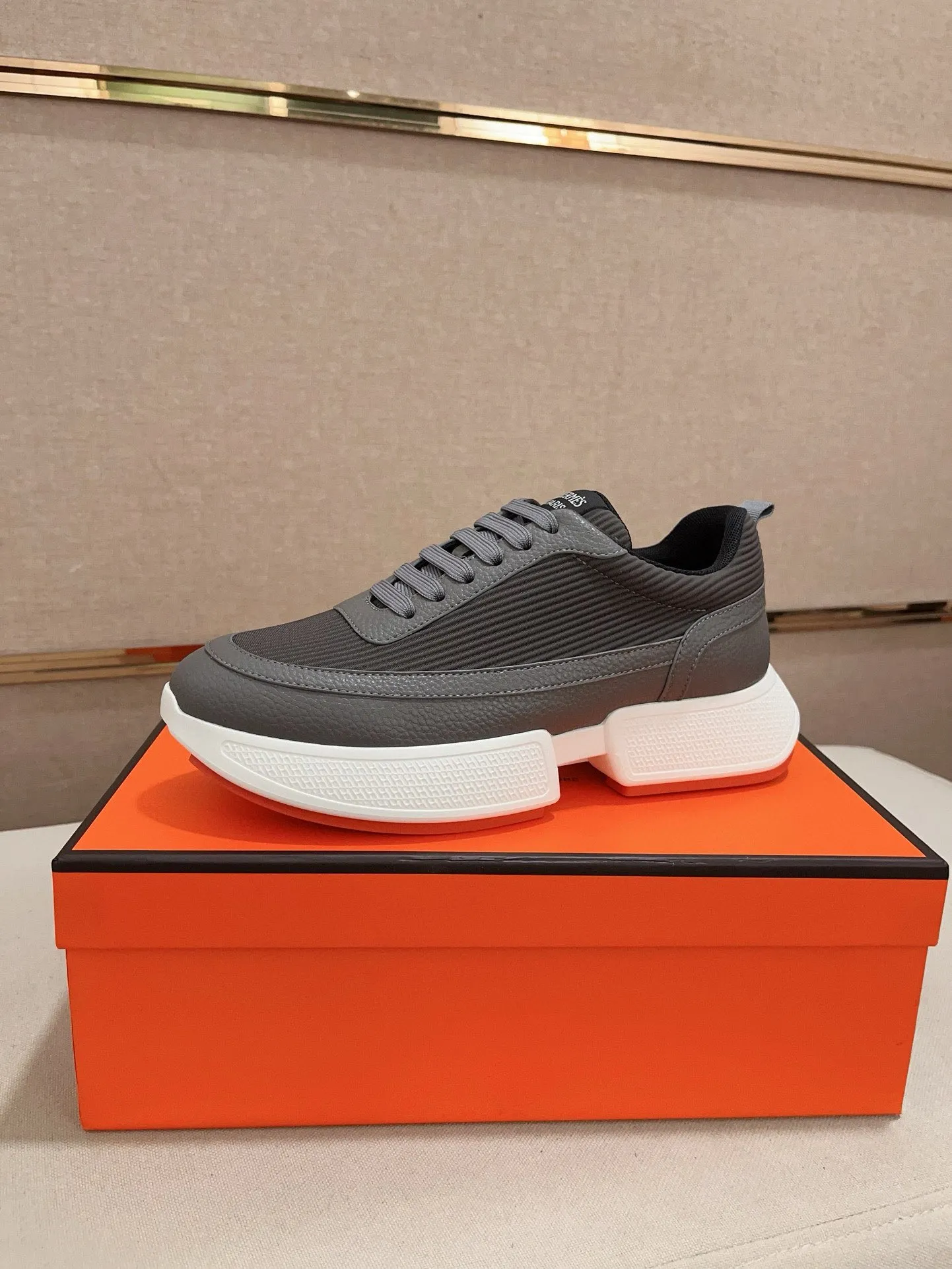Men's clothing and shoes💰: 440💰《HERMES》【Classic original single version】Hermès; top 🔝purchasing agent🔍🔍men's latest 🇺🇸 counter sales simultaneously, imported from Italy original ▲▲cowhide ▲▲ (high-end, nobility, class) ) Exquisite workmanship (Italian 🇮🇹 imported water-dyed 🐂 cowhide lining) sole: original sole provided by the original factory, ⚠️exclusive double-layer activity·TPR·rubber·combined molded outsole; super comfortable·wear-resistant·non-slip·environmental protection The real thing is more beautiful if you take the real thing (high quality, follow the order). You can enter and exit the counter at will * Number of yards: 38-44 (45 can be customized and cannot be returned or exchanged)